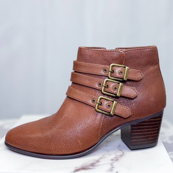 Clarks Maypearl Rayna Ankle Boot in Dark Tan Women's Boots - Picture 1 of 12